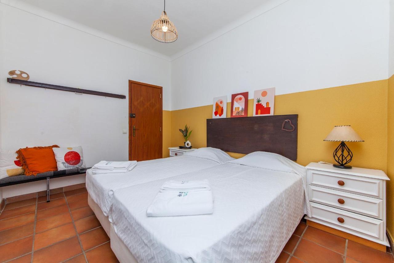 לאגוּ‏ש J - Casa Do Farol Guesthouse מראה חיצוני תמונה